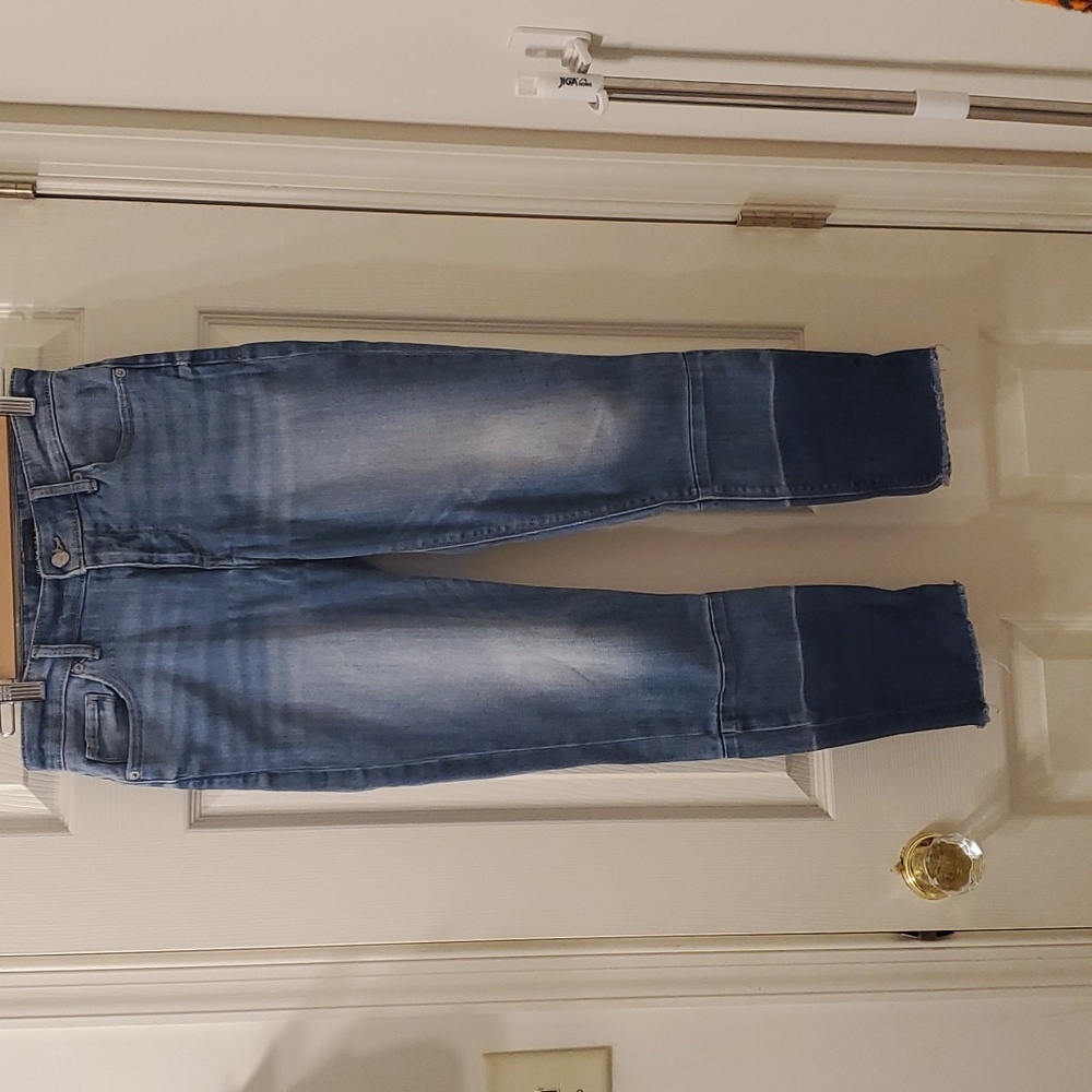 Cropped distressed Blue Jeans, Lucky Brand Size 6/ 28waist